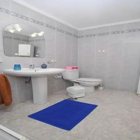 Arrieta Sleeps 4 Wifi Apartment
